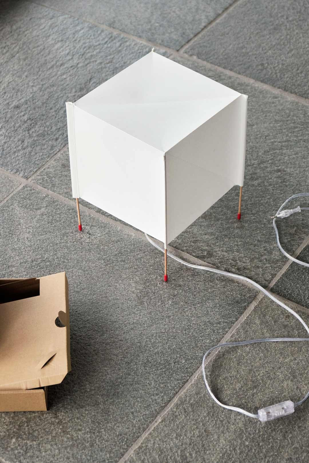 Lámpara de mesa Paper CUBE