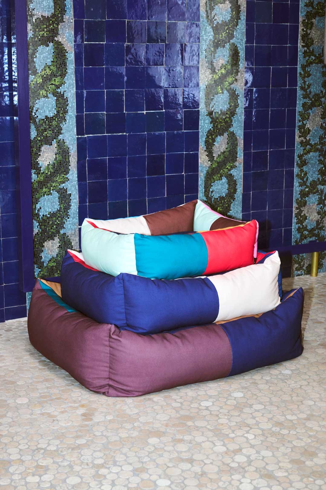 Cama para perros multicolor