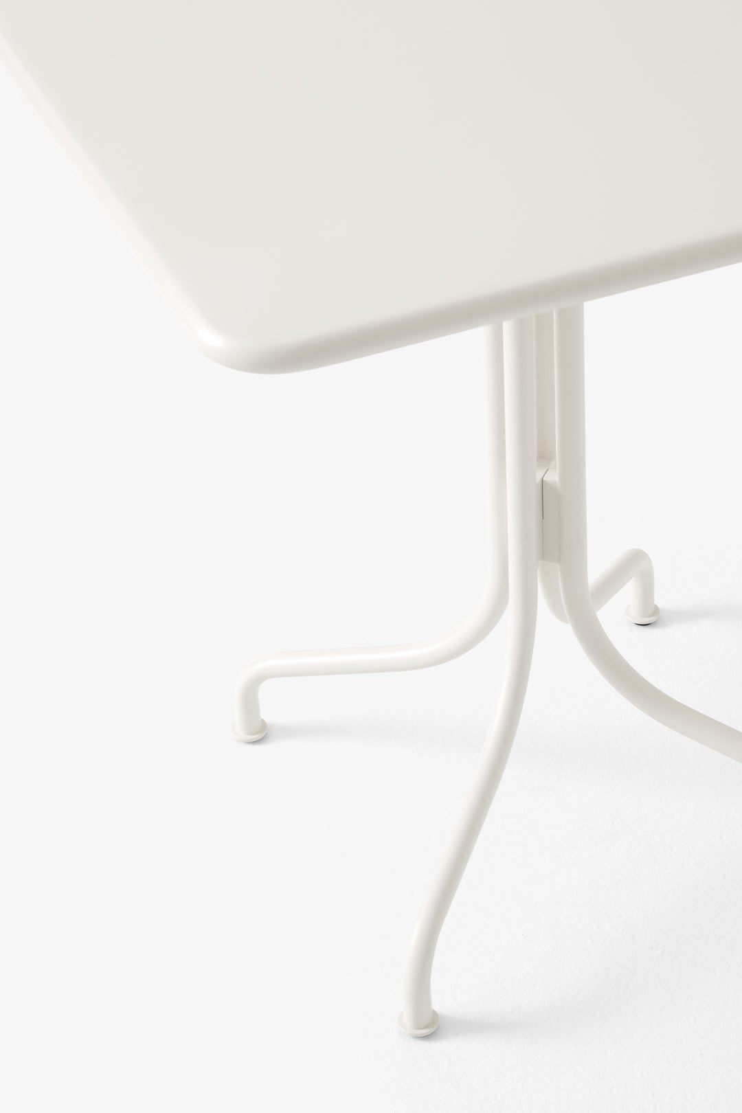 mesa-thorvald-sc97-70x70cm-18736