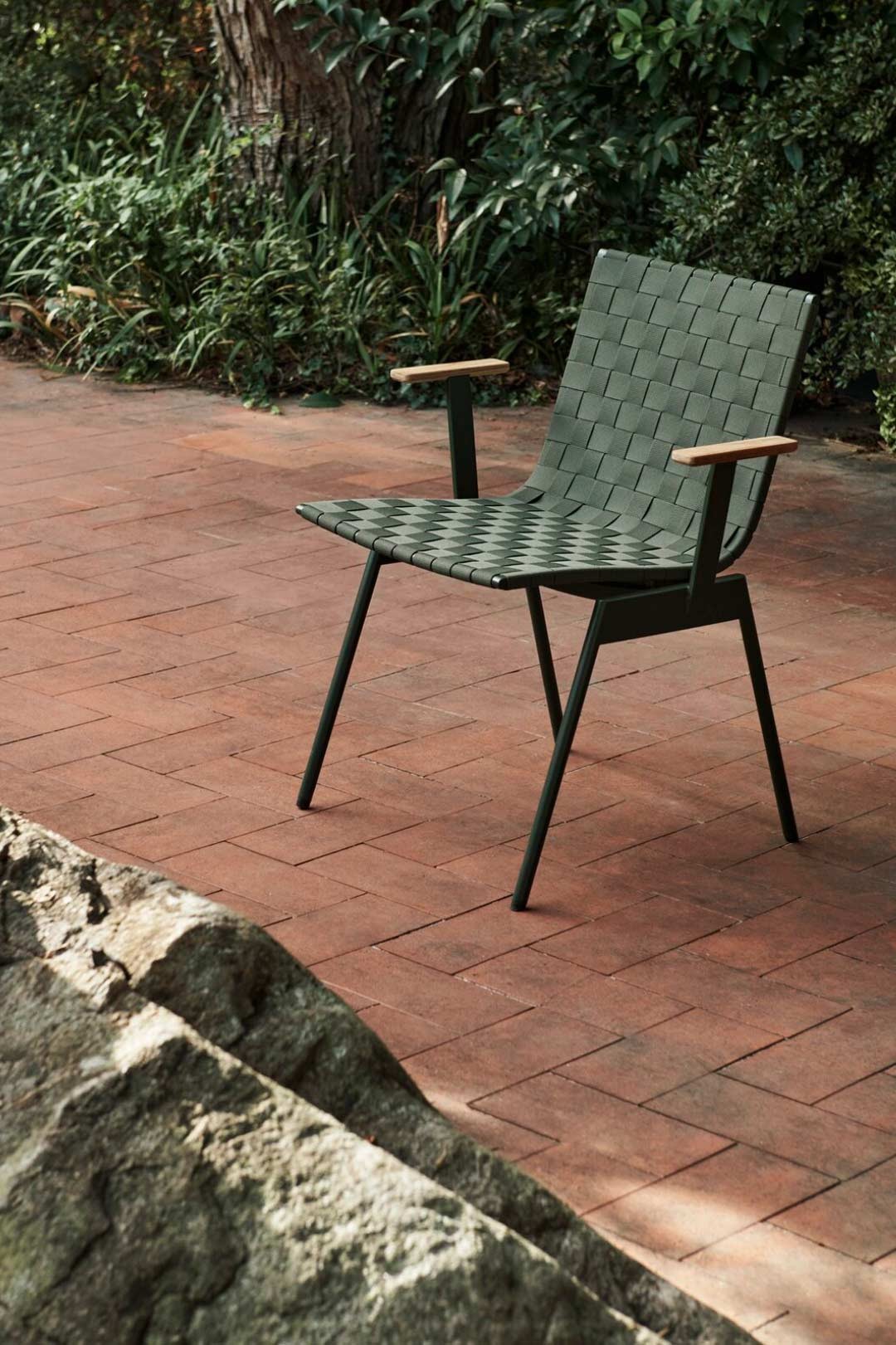 Ville AV34 Armchair