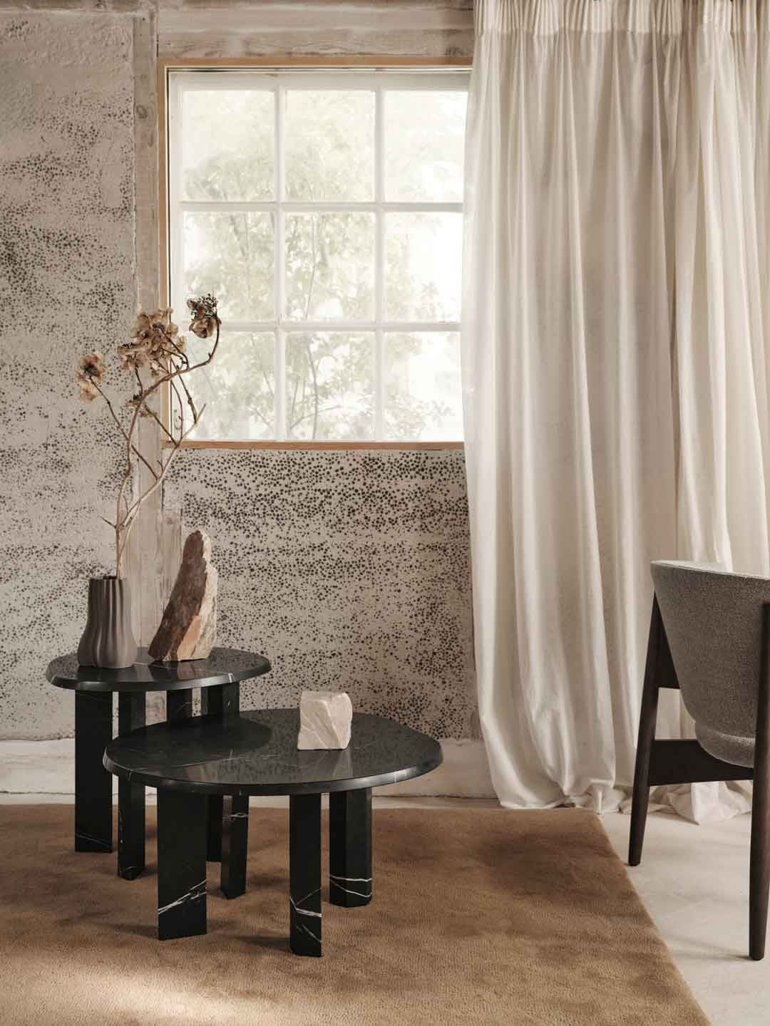 Side table Taula negra